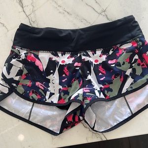 Lulu speed up shorts 2.5”